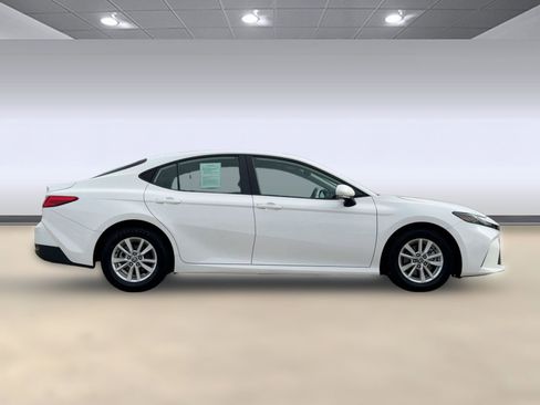 Used 2025 Toyota Camry LE image 8