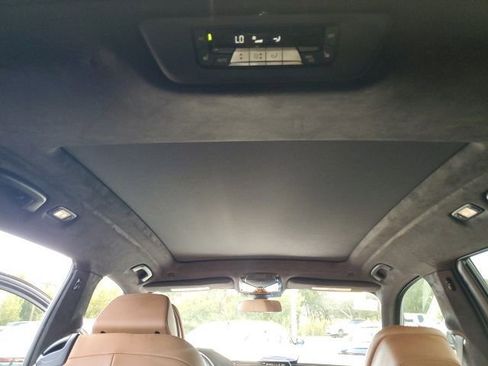 Used 2021 BMW X7 M50i image 19