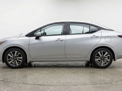 Used 2025 Nissan Versa SV image 5