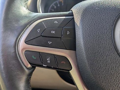 Used 2018 Jeep Grand Cherokee Laredo image 11