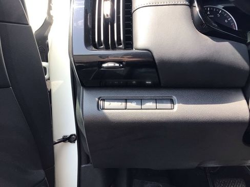 Used 2025 Nissan Pathfinder SV AWD/4WD image 18