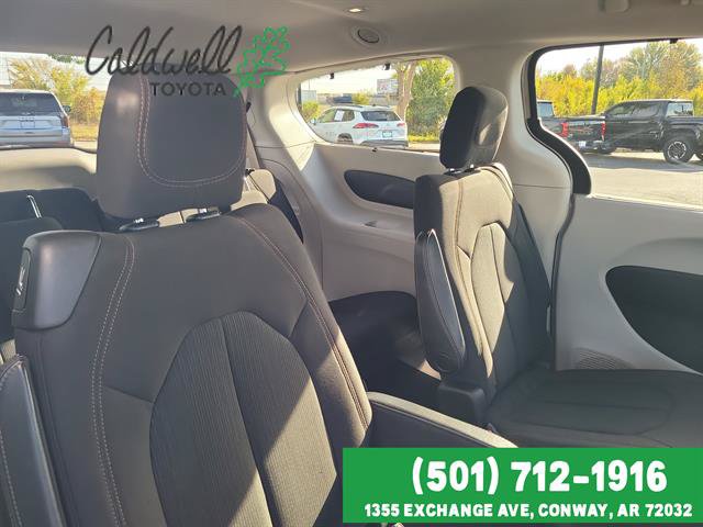 Used 2017 Chrysler Pacifica Touring Plus w/ Tire & Wheel Group FWD image 28