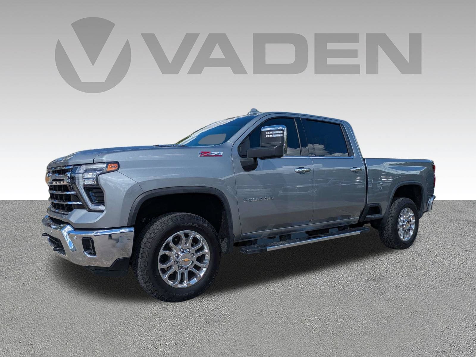 Used 2025 Chevrolet Silverado 2500 LTZ w/ LTZ Convenience Package AWD/4WD image 2