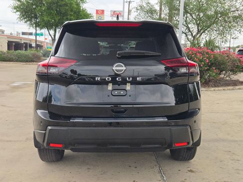Certified 2025 Nissan Rogue SV image 4
