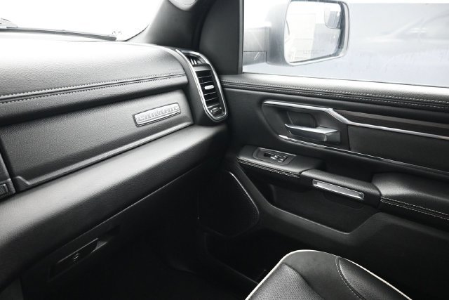 Used 2025 RAM 1500 Laramie AWD/4WD image 8