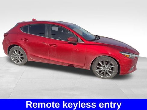 Used 2018 MAZDA MAZDA3 Grand Touring image 9