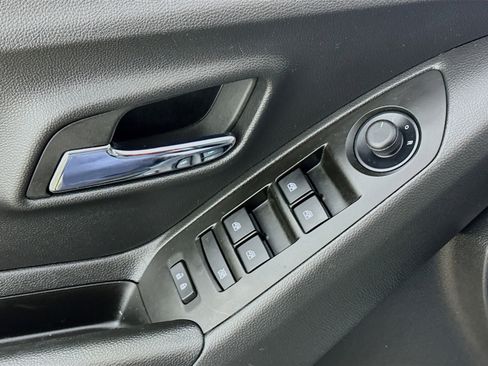 Used 2022 Chevrolet Trax LS w/ Tint and Cruise Package image 19