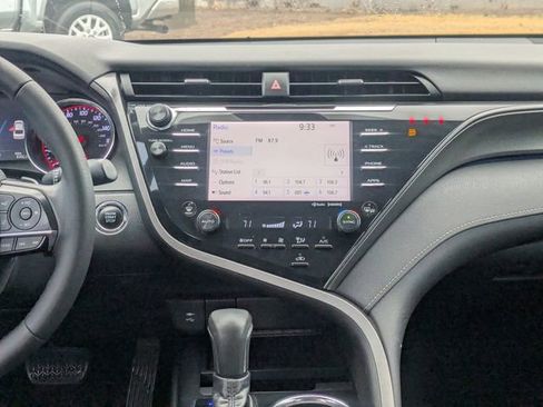 Used 2019 Toyota Camry XSE image 18