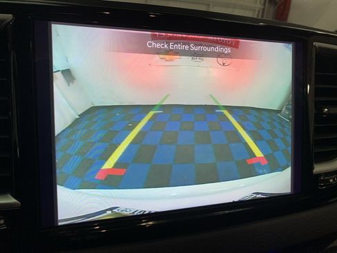 Used 2024 Chrysler Pacifica Touring-L image 19