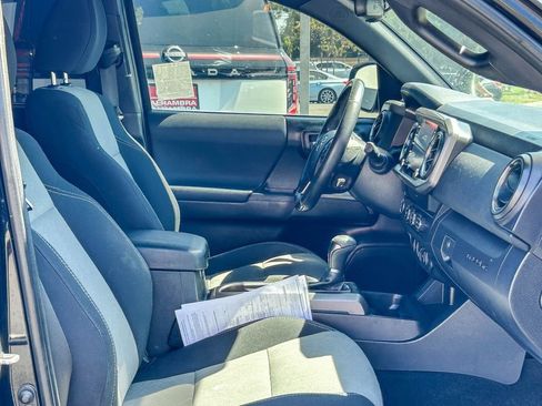 Used 2020 Toyota Tacoma TRD Sport w/ Technology Package RWD image 17