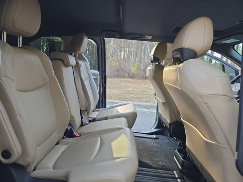 Used 2021 Toyota Sienna XLE image 11