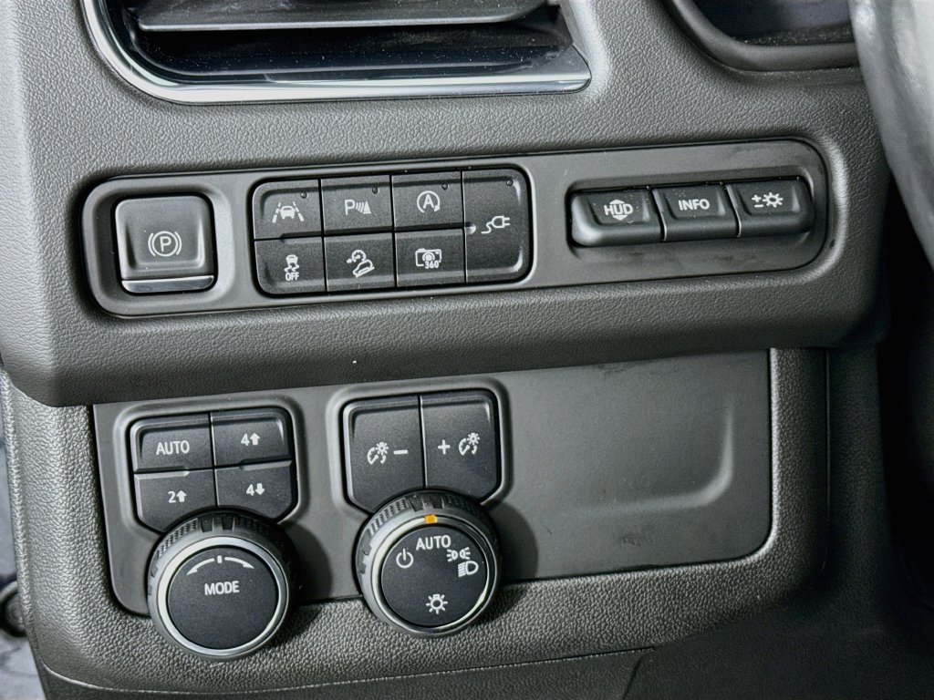 Used 2022 Chevrolet Tahoe Premier AWD/4WD image 11