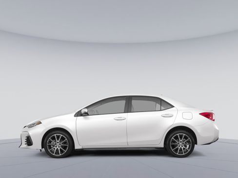 Used 2017 Toyota Corolla SE w/ SE Premium Package FWD image 2