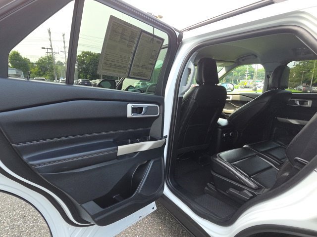 Used 2022 Ford Explorer XLT w/ Equipment Group 202A AWD/4WD image 12