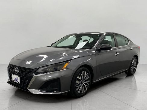 Used 2025 Nissan Altima 2.5 SV FWD image 8