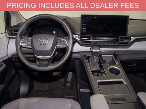 Certified 2025 Toyota Sienna XLE FWD image 7