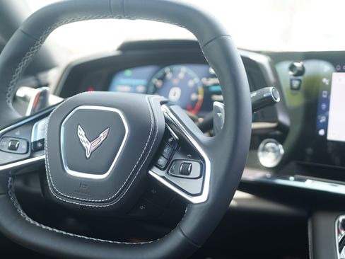 Used 2024 Chevrolet Corvette Stingray Premium Cpe w/ Z51 Performance Package RWD image 18