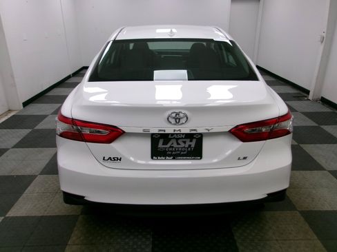 Used 2019 Toyota Camry LE FWD image 11