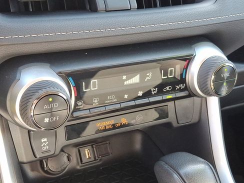 Used 2022 Toyota RAV4 LE image 15