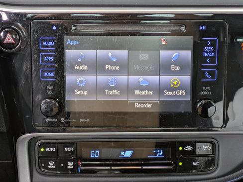 Used 2018 Toyota Corolla SE w/ SE Premium Package FWD image 13