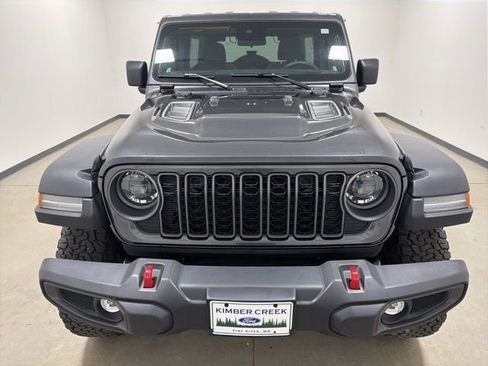 Used 2025 Jeep Wrangler Unlimited Rubicon w/ Convenience Group AWD/4WD image 2
