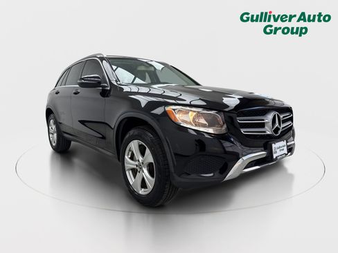 Used 2018 Mercedes-Benz GLC 300 4MATIC w/ Multimedia Package image 13