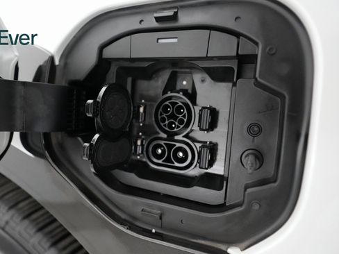 Used 2025 Toyota bZ4X FWD image 23