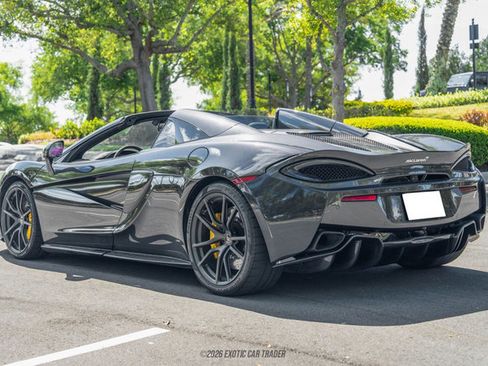 Used 2018 McLaren 570S Spider image 4