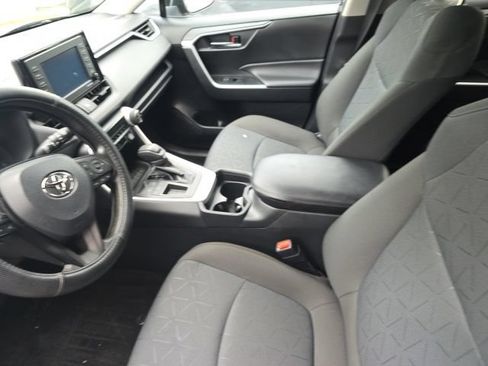 Used 2021 Toyota RAV4 XLE FWD image 3