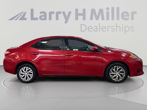 Used 2017 Toyota Corolla LE w/ Carpet Mat Package (TMS) FWD image 6