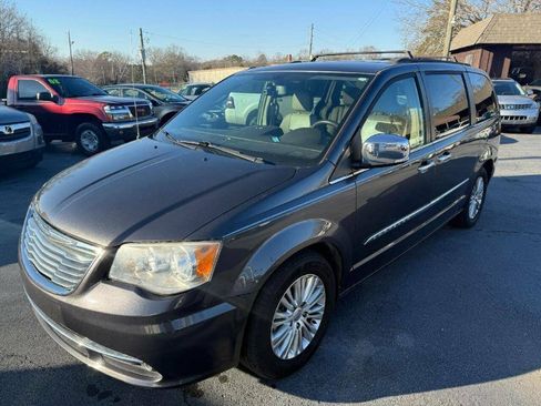 Used 2015 Chrysler Town & Country Touring-L w/ Driver Convenience Group FWD image 8