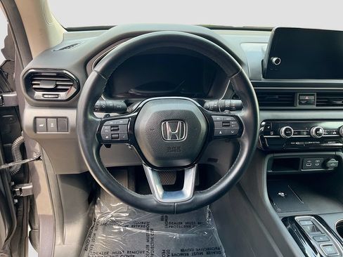 Used 2025 Honda Pilot EX-L image 11
