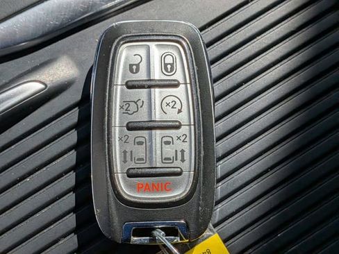 Used 2023 Chrysler Pacifica Touring-L FWD image 30