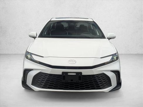 Used 2025 Toyota Camry SE FWD image 2