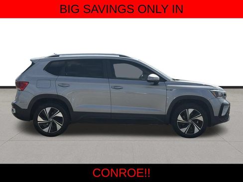 Used 2024 Volkswagen Taos SE AWD/4WD image 4