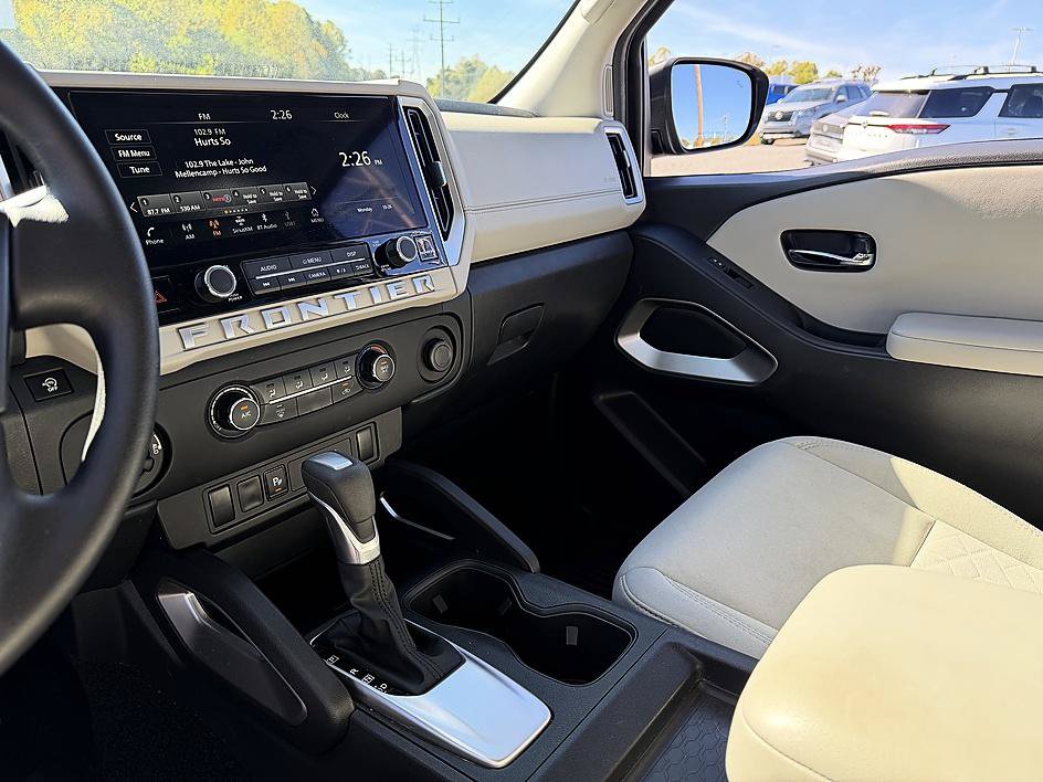 Used 2025 Nissan Frontier SV AWD/4WD image 25