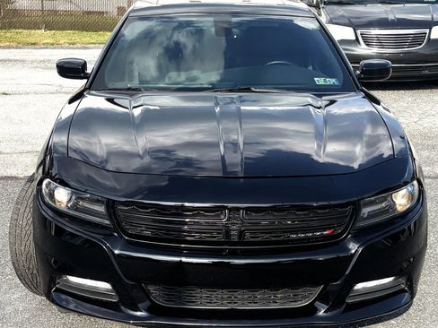 Used 2015 Dodge Charger SXT RWD image 2