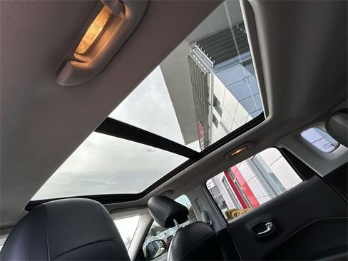 Used 2018 Jeep Compass Limited w/ Navigation Group image 25