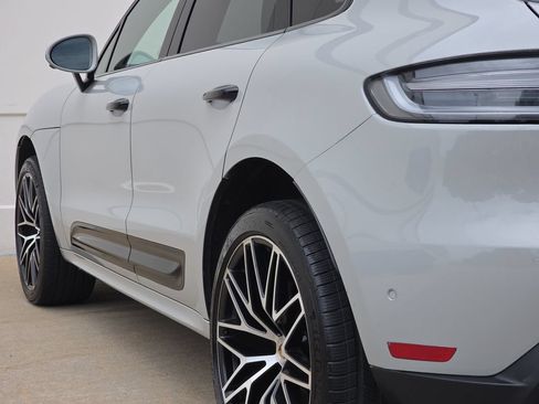 Used 2024 Porsche Macan AWD/4WD image 37