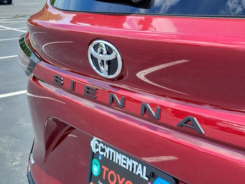 New 2026 Toyota Sienna XLE FWD image 8