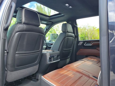 Used 2024 GMC Sierra 3500 Denali Ultimate image 12