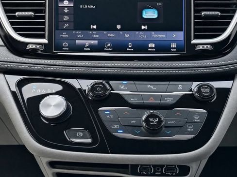 Used 2023 Chrysler Pacifica Touring-L FWD image 14