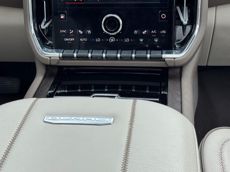 Used 2025 GMC Yukon Denali w/ Sun & Power Step Package AWD/4WD image 14