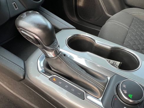 Used 2019 Chevrolet Blazer LT FWD image 26