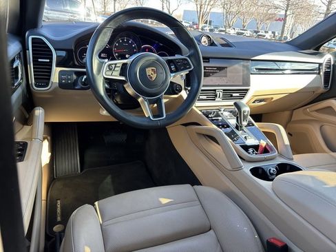 Used 2022 Porsche Cayenne Coupe image 16