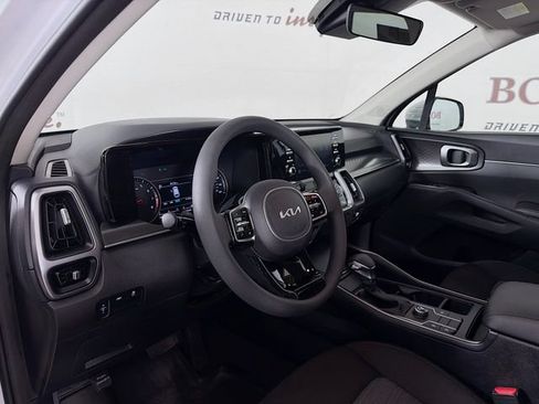Used 2022 Kia Sorento LX FWD image 11