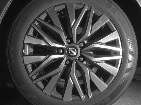 Used 2025 Nissan Altima 2.5 SV FWD image 14