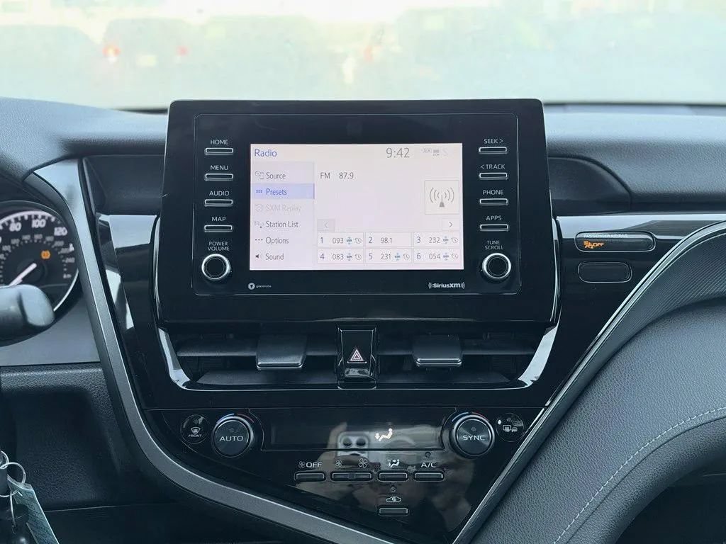 Used 2022 Toyota Camry SE FWD image 15