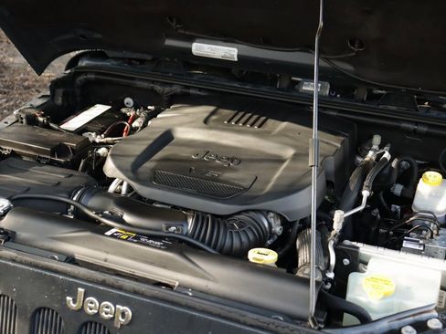 Used 2018 Jeep Wrangler Rubicon w/ Cold Weather Group image 24