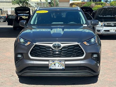 Used 2022 Toyota Highlander XLE image 2